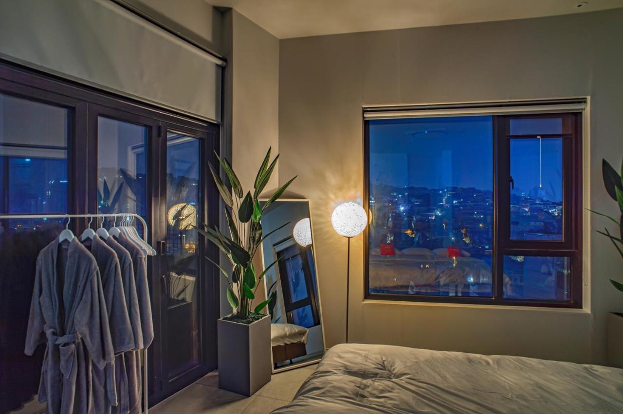 Hotel Glue